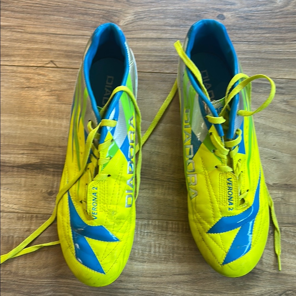 Diadora men’s  Soccer Shoes - Yellow and Blue
